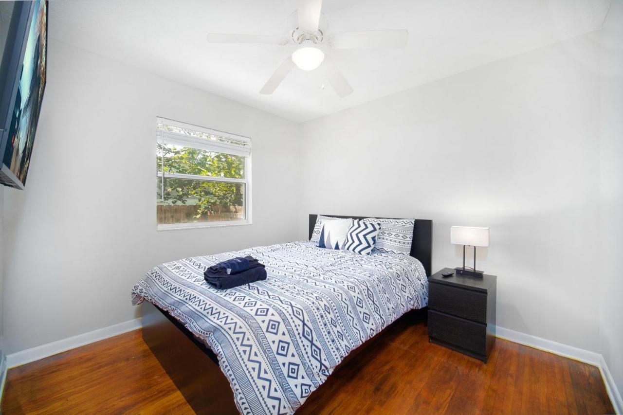 King Bedroom 2Bed1Bath Sleeps 4 Close To Town Center Downtown Beach Mayo Clinic Jacksonville Exterior foto